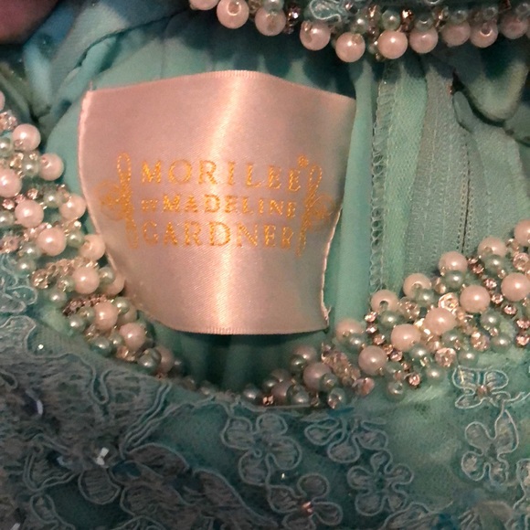 Mori Lee Size 8, 2 piece dress with a train - Picture 5 of 6